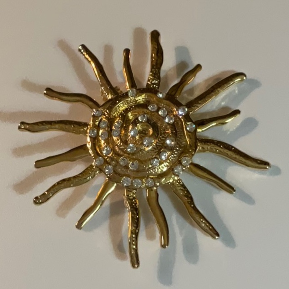 Unsigned Gold-Tone and Sparkly Clear Stones Dress Pin Brooch Sun Atomic Star